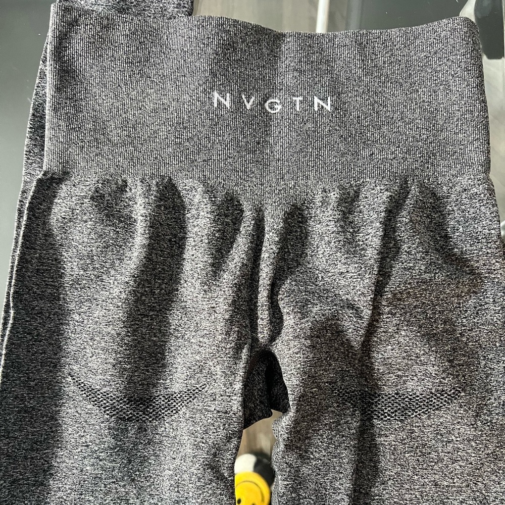 Xs gray NVGTN leggings